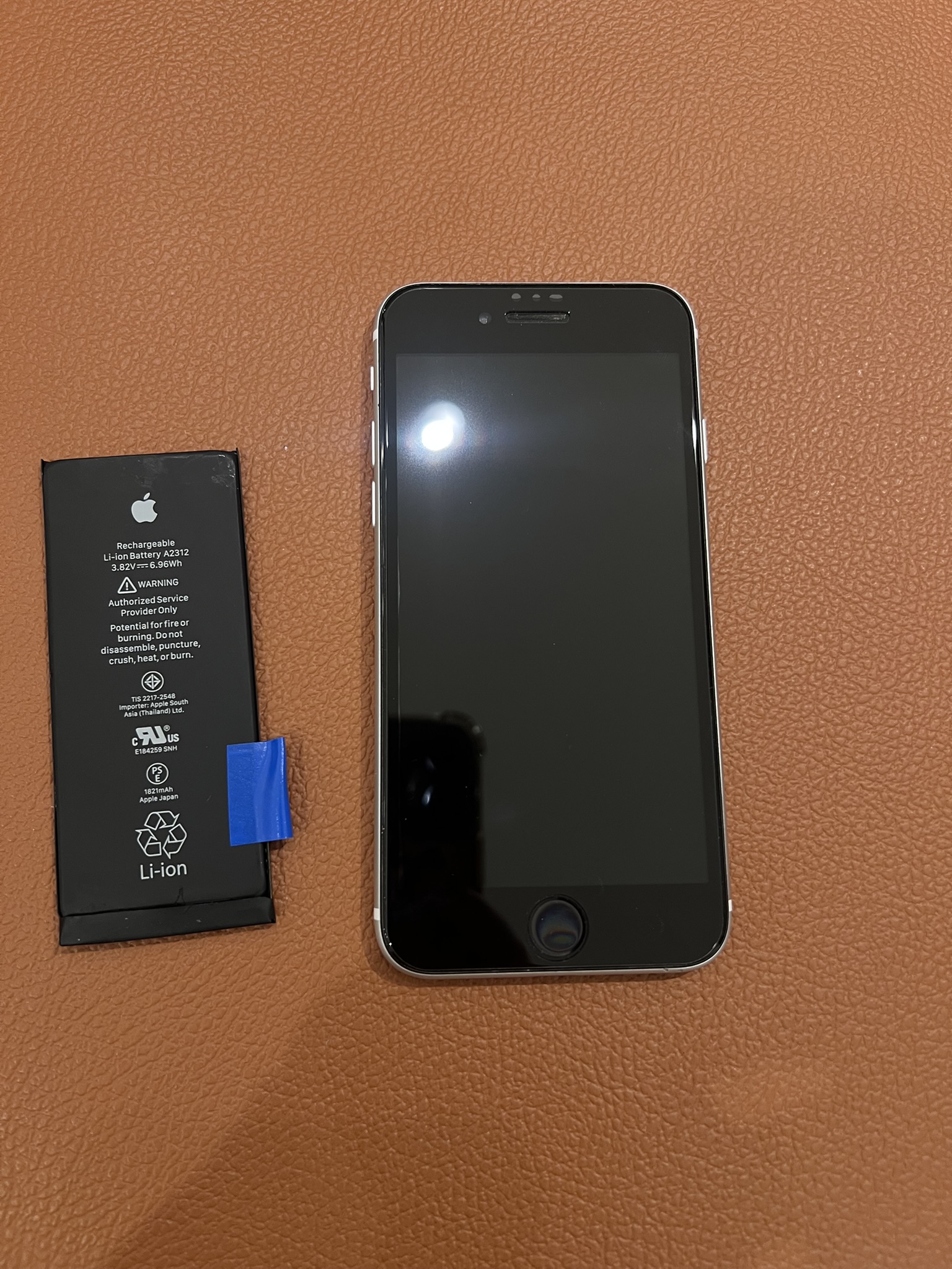 バッテリーの減りが早いiPhoneSE2（アイフォン）のバッテリー交換承りました！！
